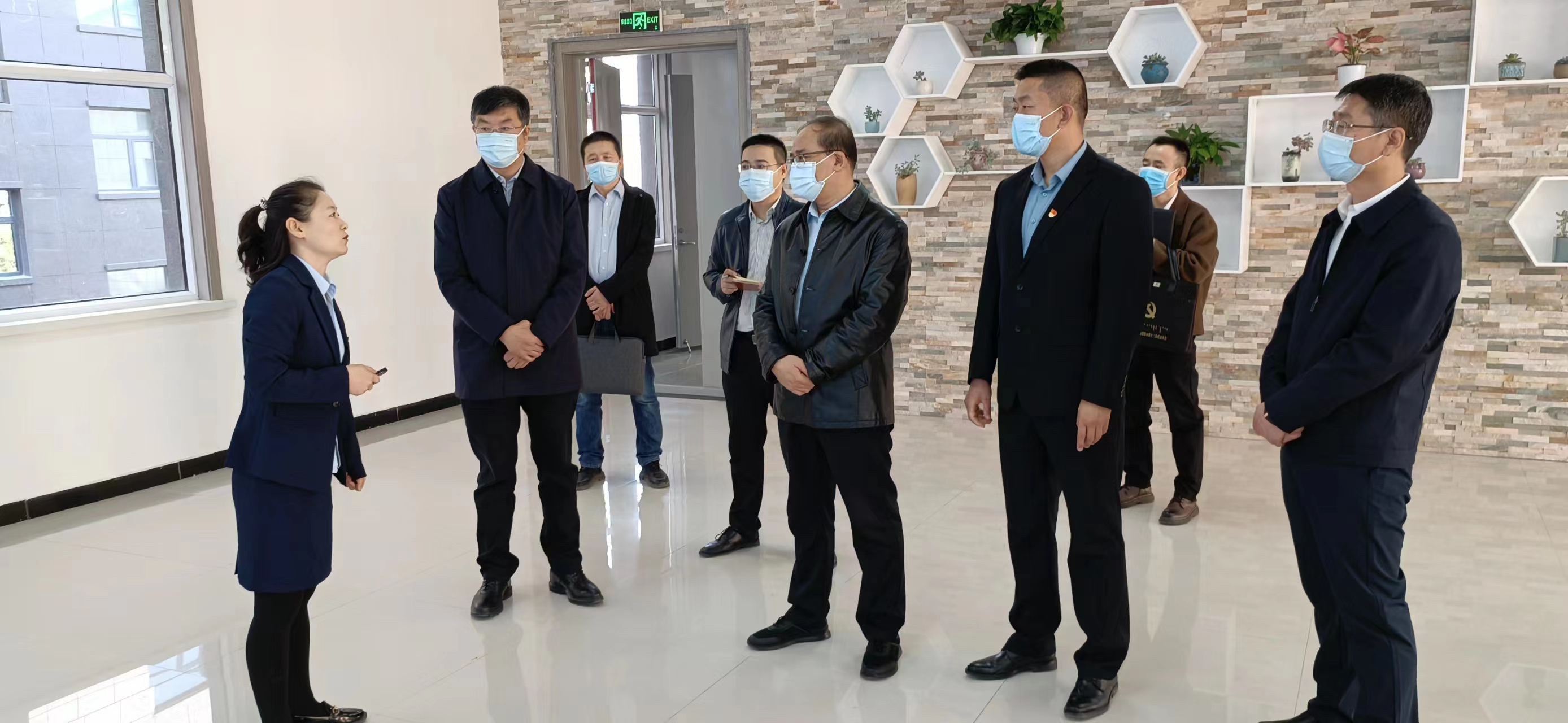 盟委委员、组织部部长周祥伟深入锡林浩特市调研指导城市基层党建工作